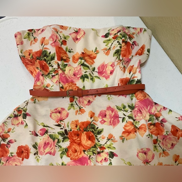 Floral PRETTY GOOD strapless dress with belt.  Size L - Picture 5 of 7